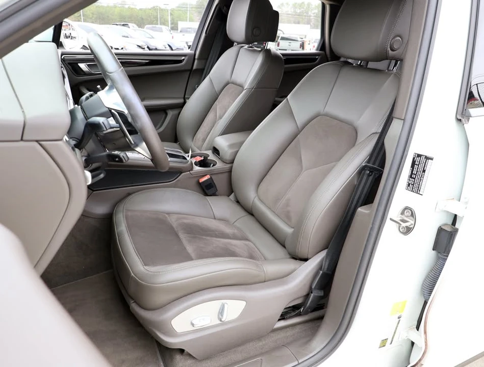 2021 Porsche Macan - Image 9 of 20