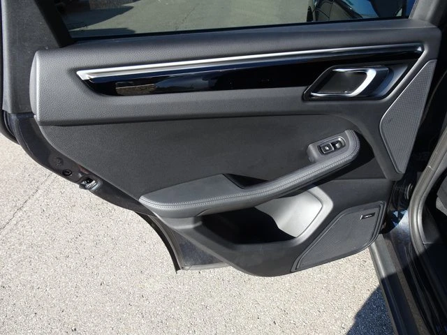 2021 Porsche Macan - Image 15 of 20