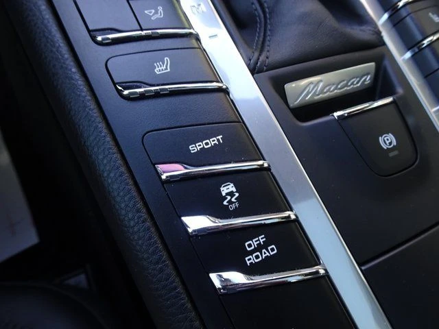 2021 Porsche Macan - Image 18 of 20