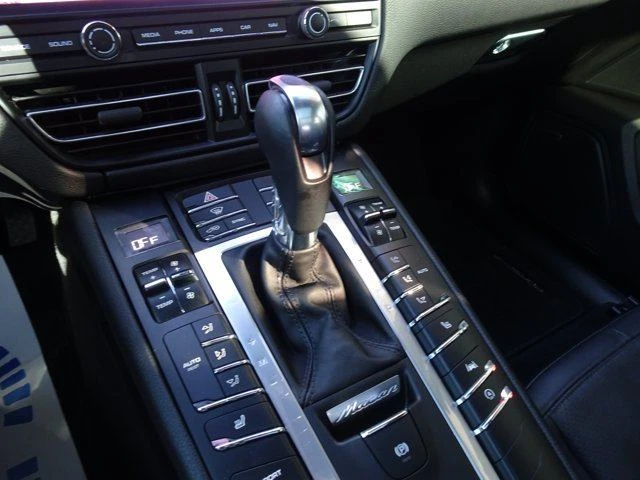 2021 Porsche Macan - Image 17 of 20