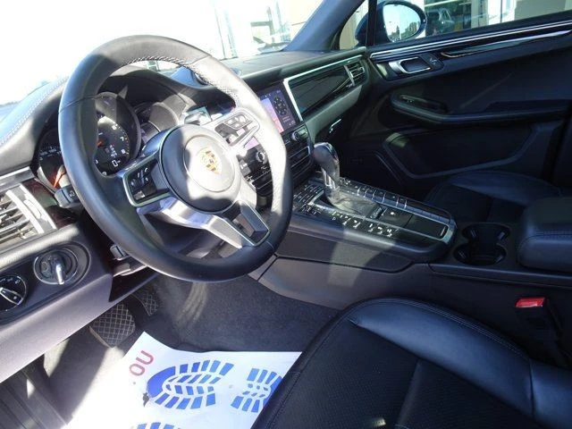 2021 Porsche Macan - Image 16 of 20