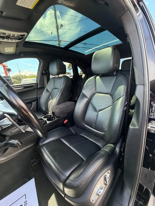 2021 Porsche Macan - Image 9 of 11