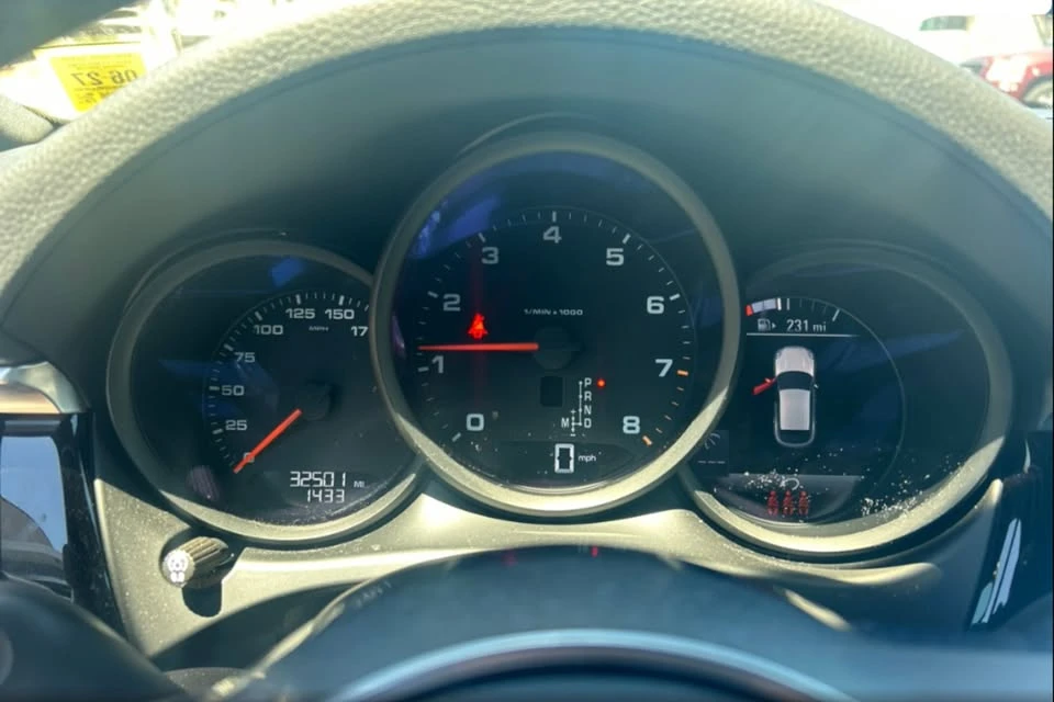 2021 Porsche Macan - Image 14 of 17