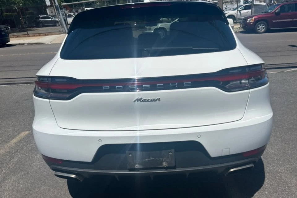 2021 Porsche Macan - Image 9 of 17