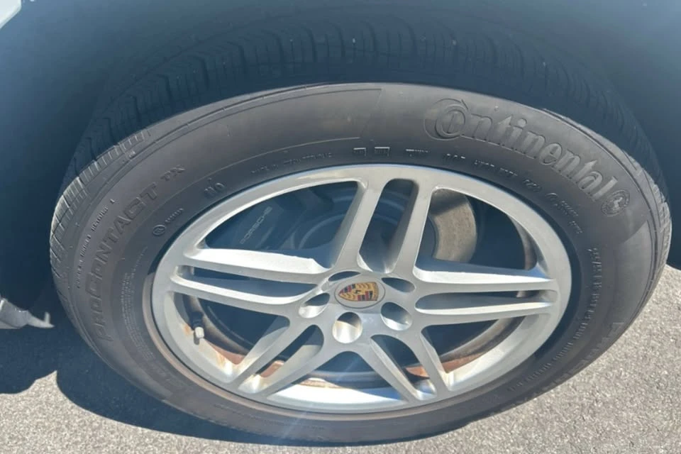 2021 Porsche Macan - Image 2 of 17