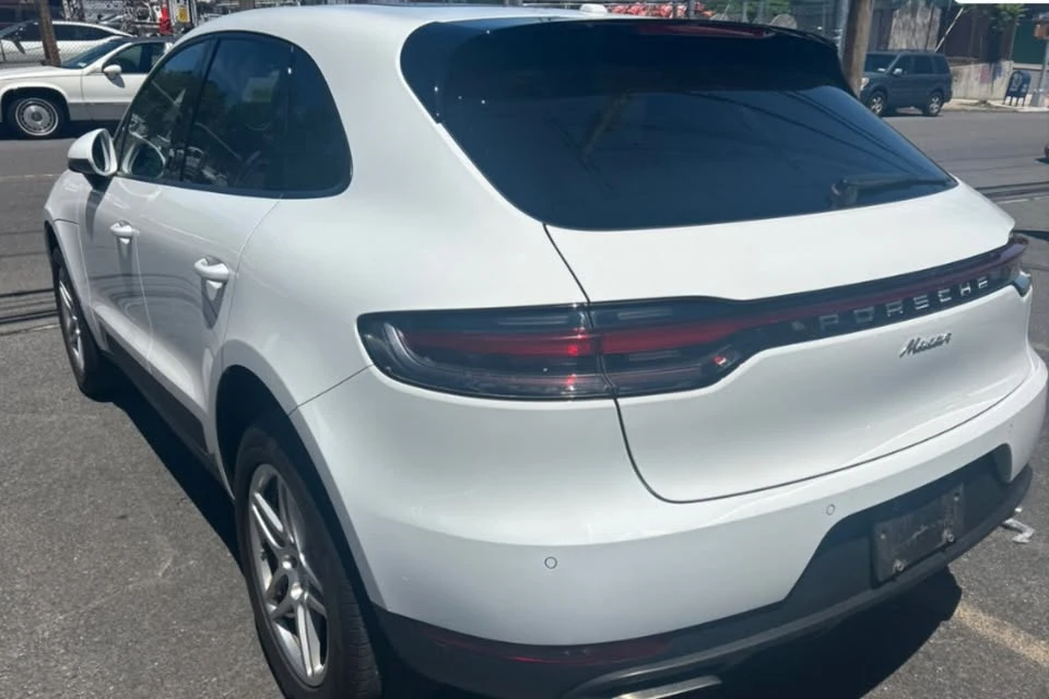 2021 Porsche Macan - Image 10 of 17