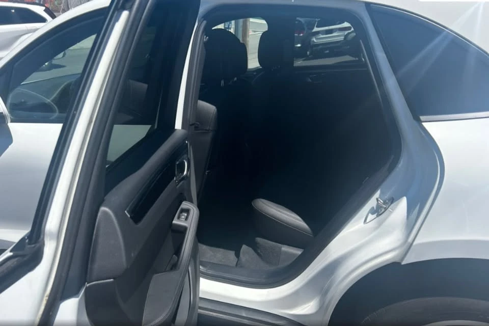2021 Porsche Macan - Image 13 of 17