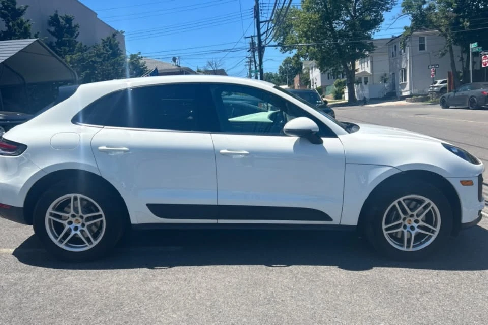 2021 Porsche Macan - Image 7 of 17