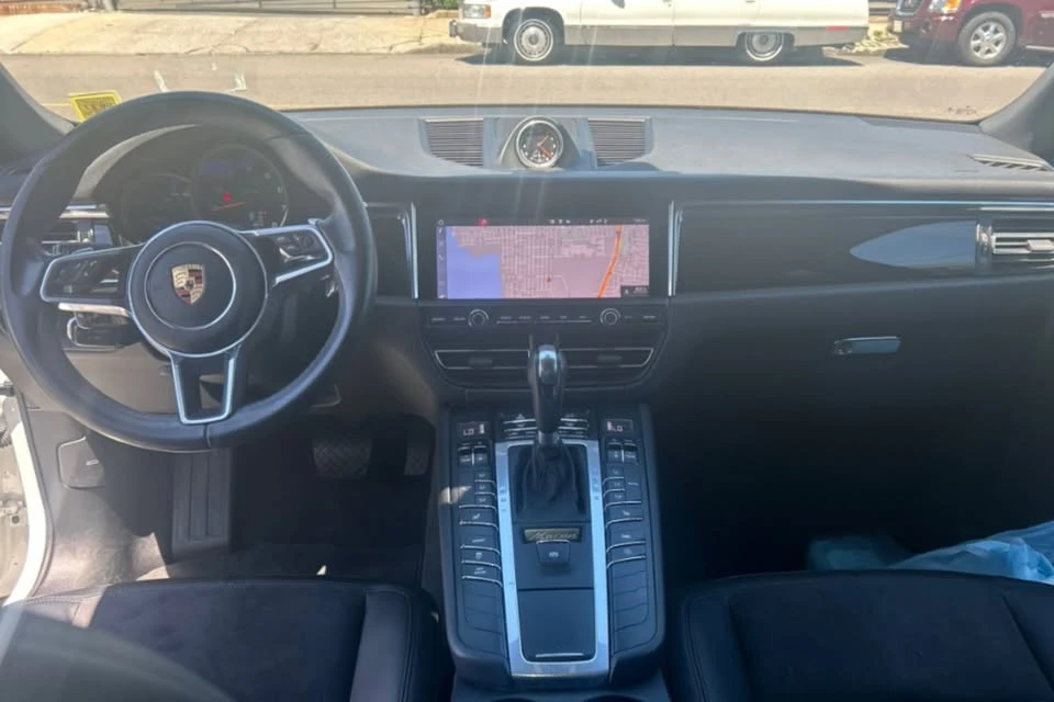 2021 Porsche Macan - Image 4 of 17