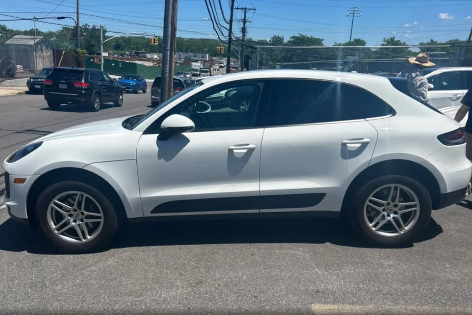 2021 Porsche Macan - Image 11 of 17