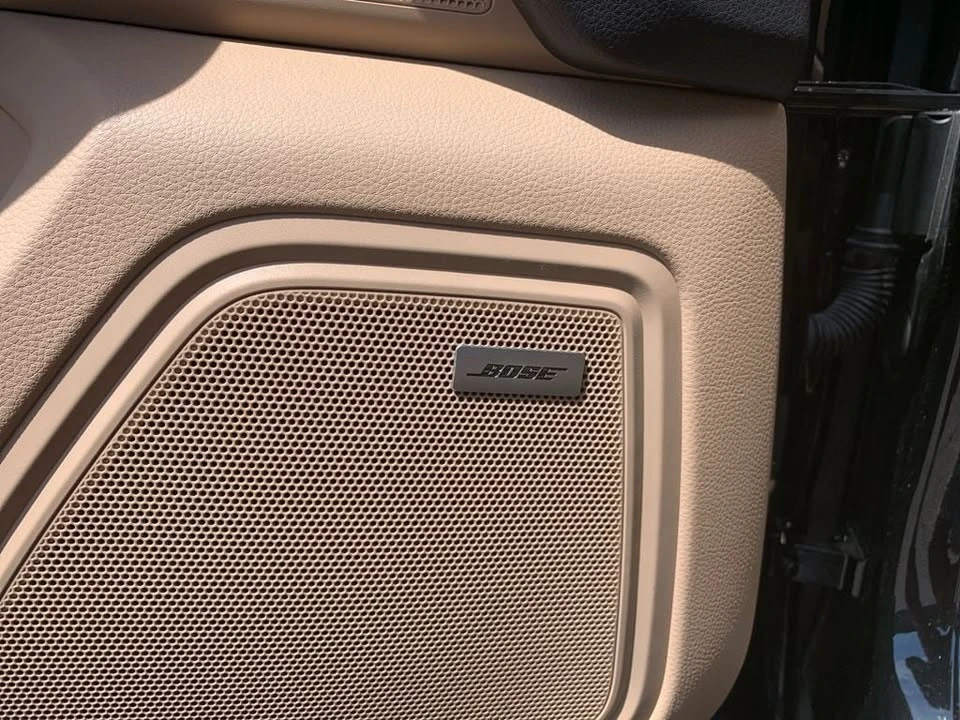 2021 Porsche Macan - Image 15 of 18