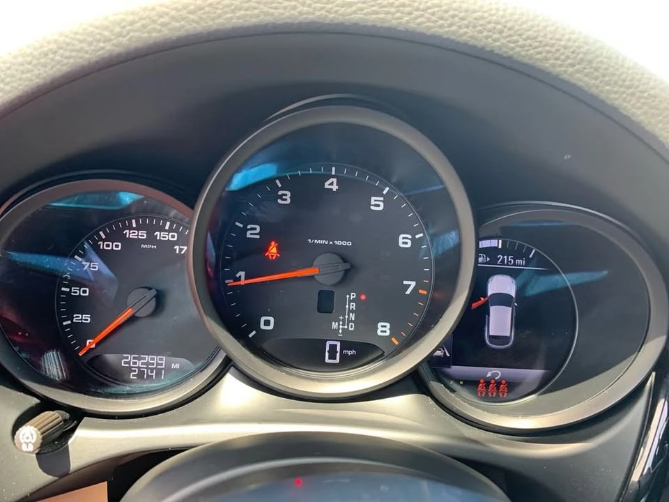 2021 Porsche Macan - Image 13 of 18
