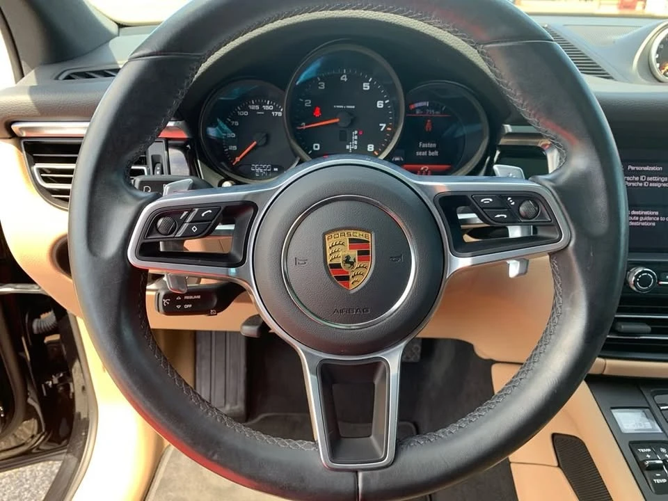 2021 Porsche Macan - Image 9 of 18
