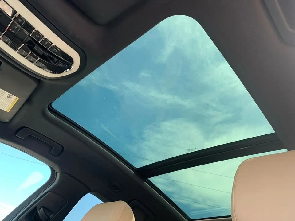 2021 Porsche Macan - Image 11 of 18