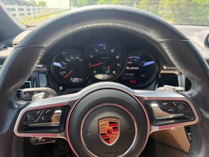2021 Porsche Macan - Image 10 of 12