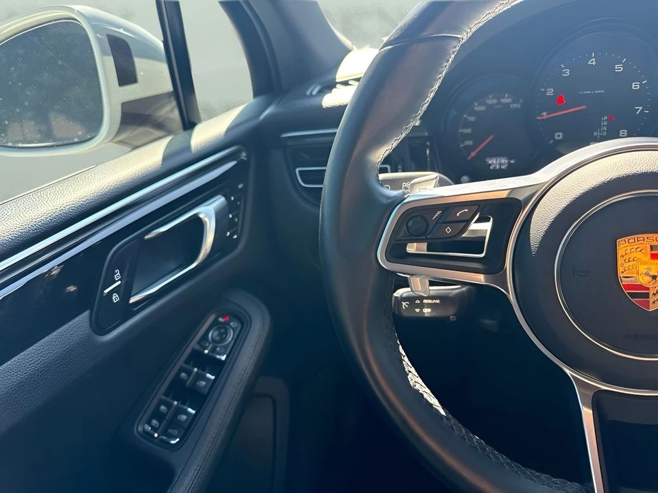 2021 Porsche Macan - Image 16 of 31