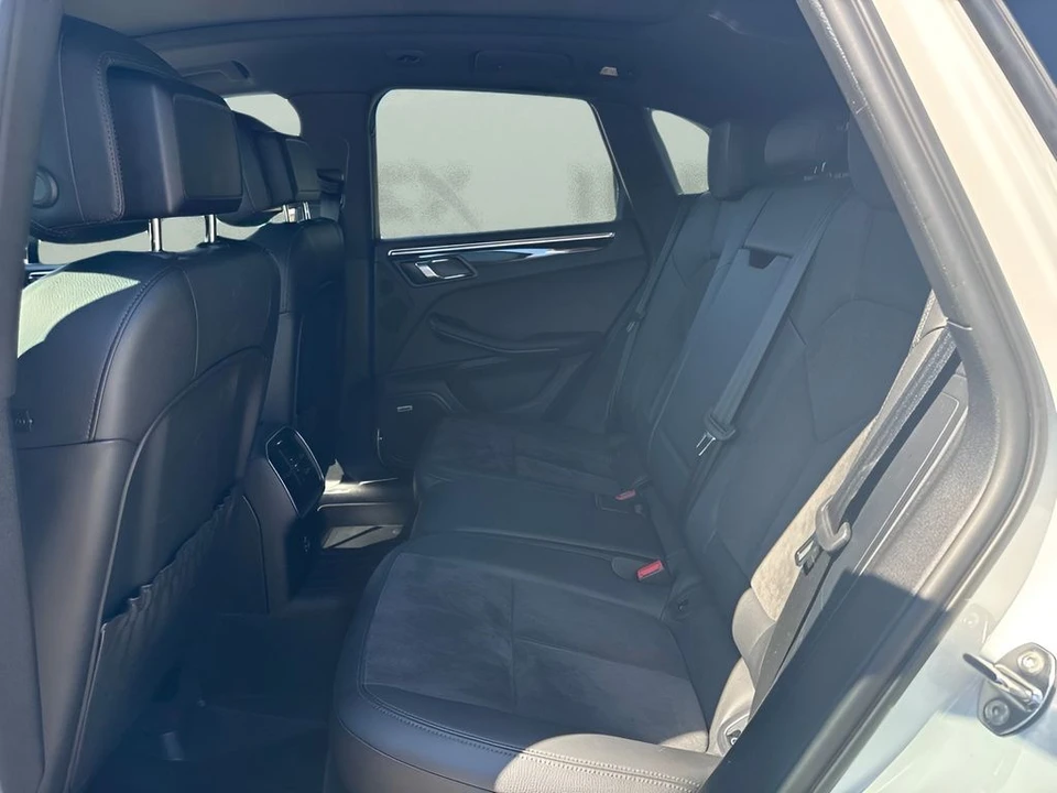 2021 Porsche Macan - Image 12 of 31
