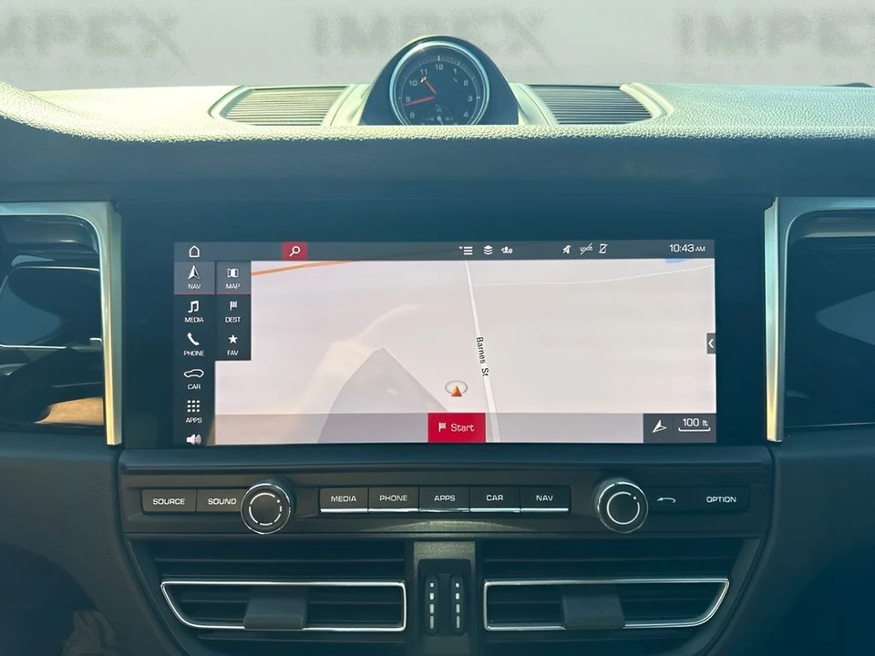 2021 Porsche Macan - Image 21 of 31