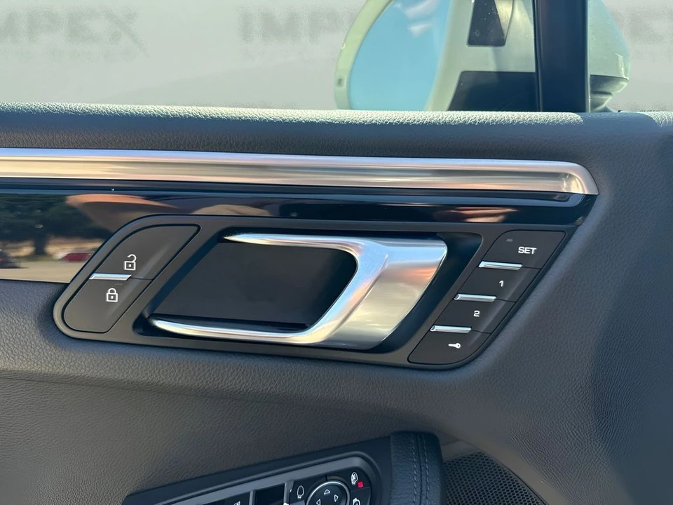 2021 Porsche Macan - Image 11 of 31