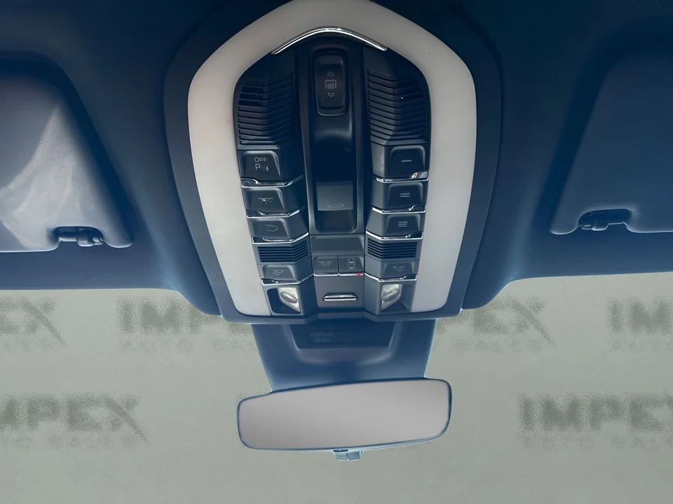 2021 Porsche Macan - Image 22 of 31