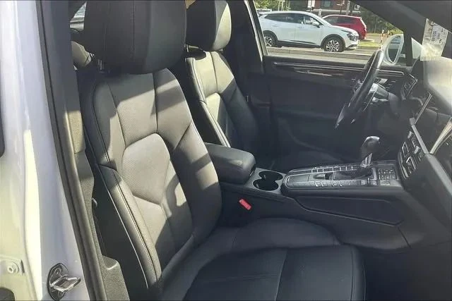 2021 Porsche Macan - Image 10 of 12