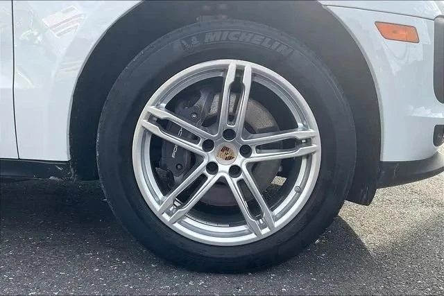 2021 Porsche Macan - Image 11 of 12