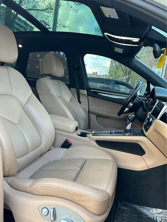 2021 Porsche Macan - Image 8 of 17