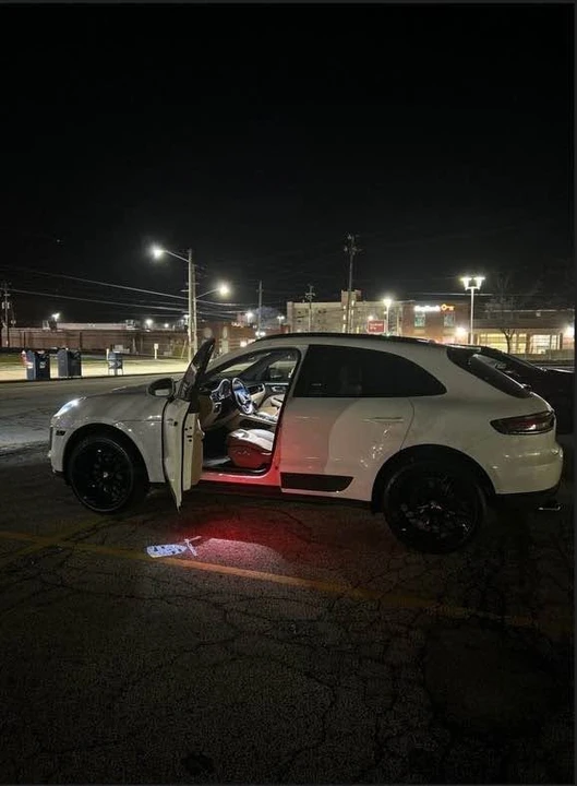 2021 Porsche Macan - Image 16 of 17