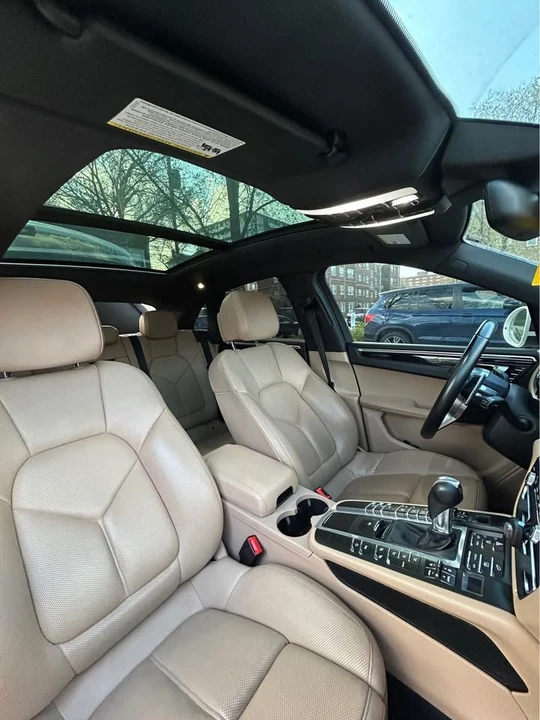 2021 Porsche Macan - Image 10 of 17