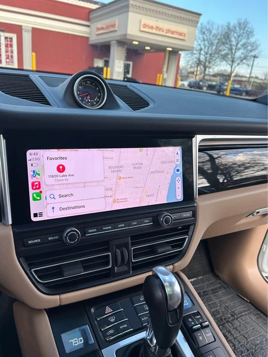 2021 Porsche Macan - Image 13 of 17