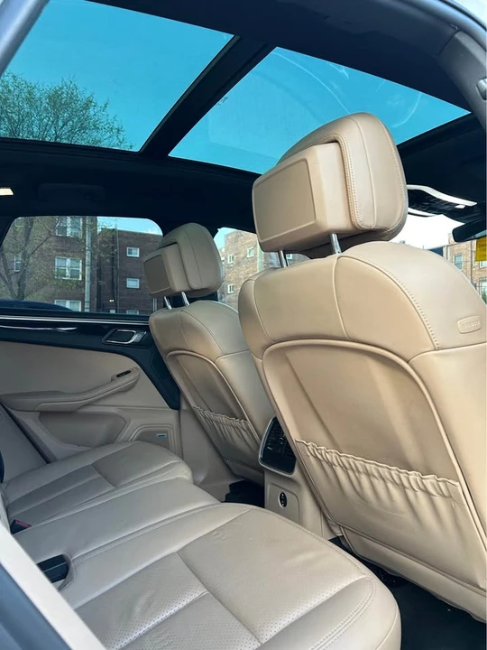 2021 Porsche Macan - Image 11 of 17