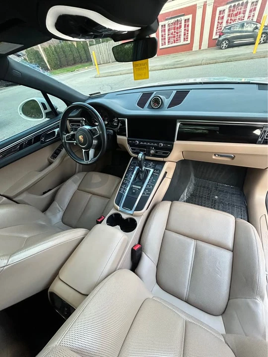 2021 Porsche Macan - Image 9 of 17