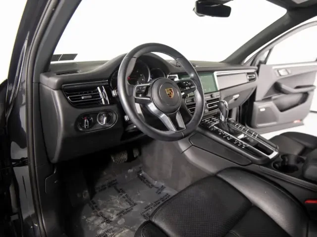 2021 Porsche Macan - Image 4 of 6