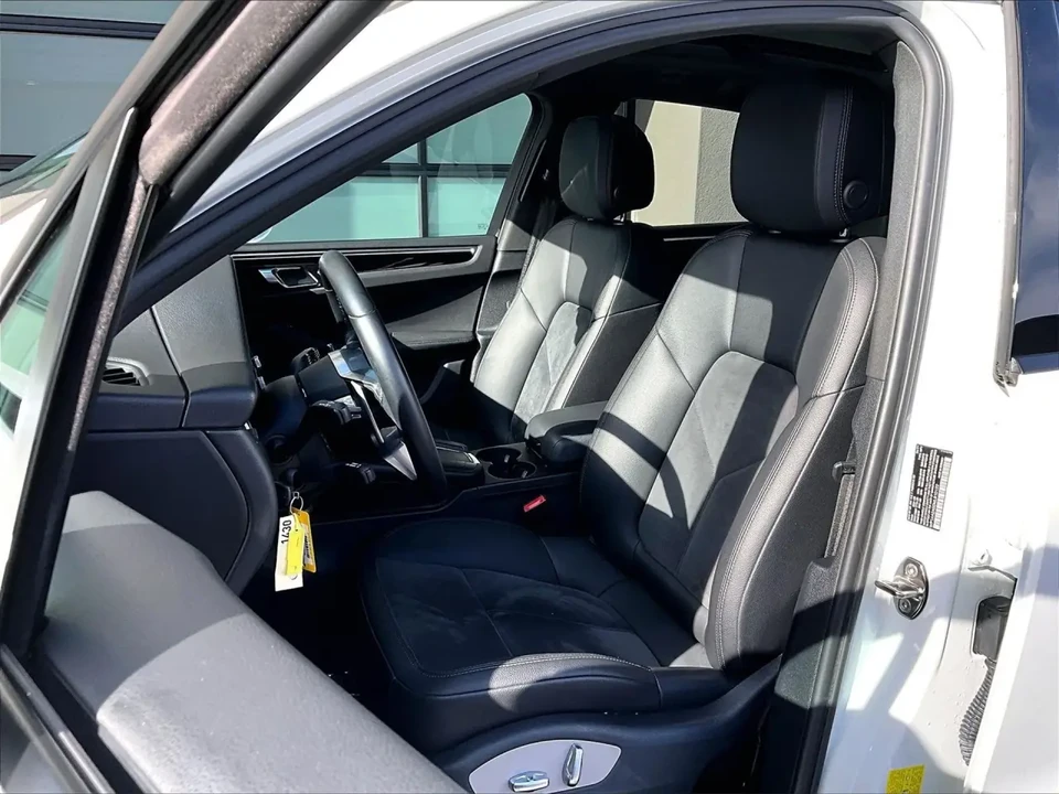 2021 Porsche Macan - Image 6 of 7