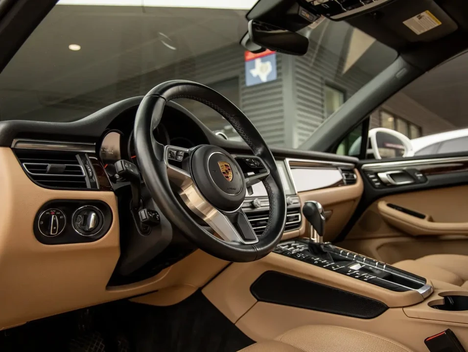 2021 Porsche Macan - Image 4 of 7