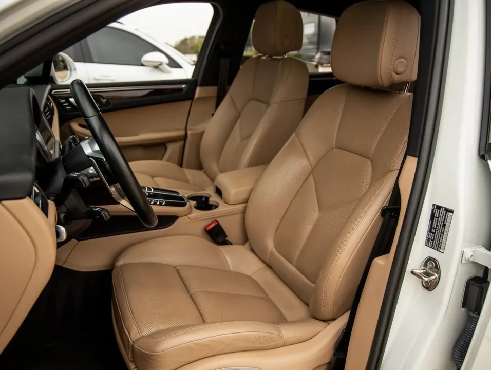 2021 Porsche Macan - Image 5 of 7