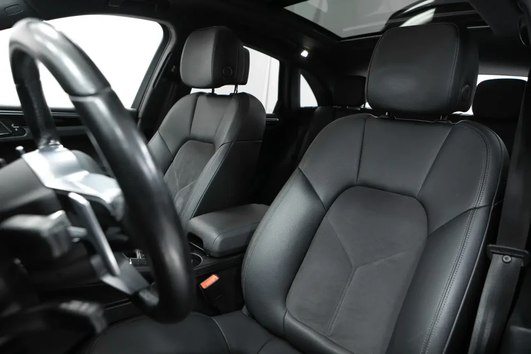 2021 Porsche Macan - Image 5 of 6