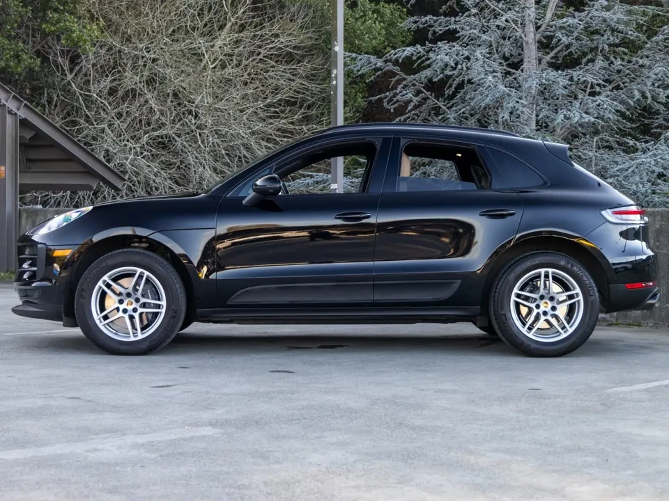 2021 Porsche Macan - Image 2 of 8
