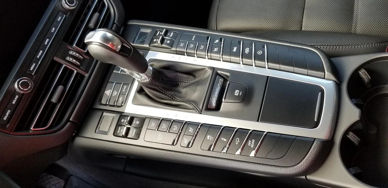 2021 Porsche Macan GTS - Image 11 of 24