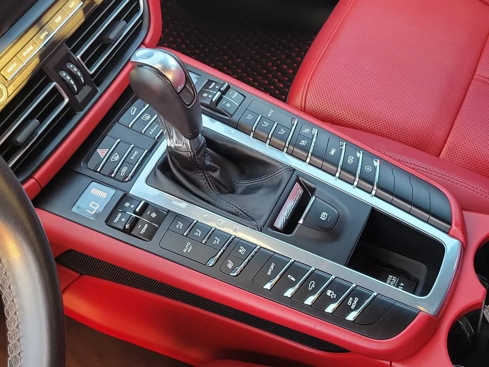 2021 Porsche Macan GTS - Image 10 of 18