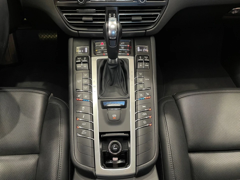 2021 Porsche Macan GTS - Image 12 of 17