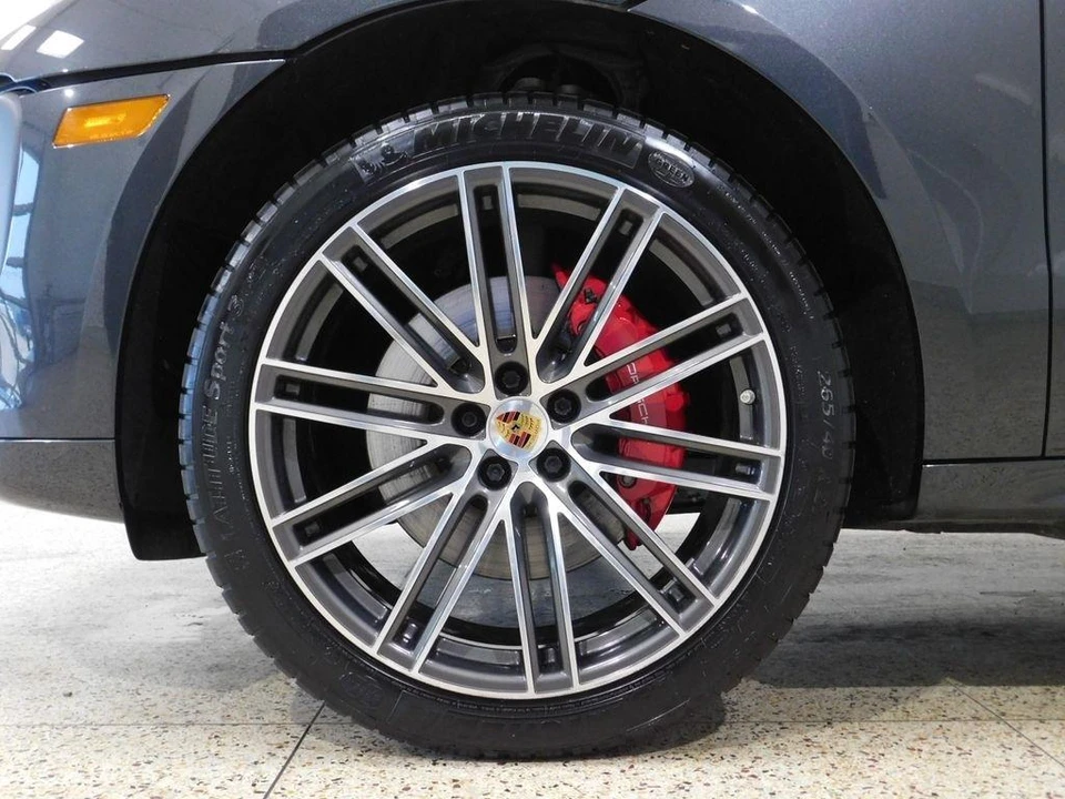 2021 Porsche Macan GTS - Image 19 of 31