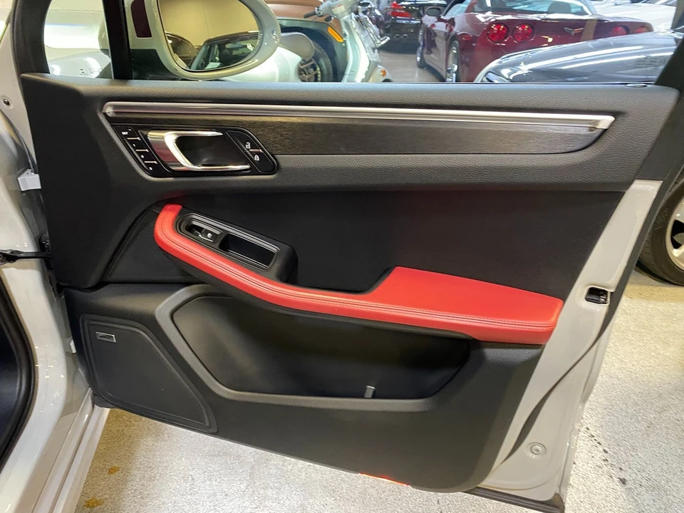2021 Porsche Macan GTS - Image 26 of 31