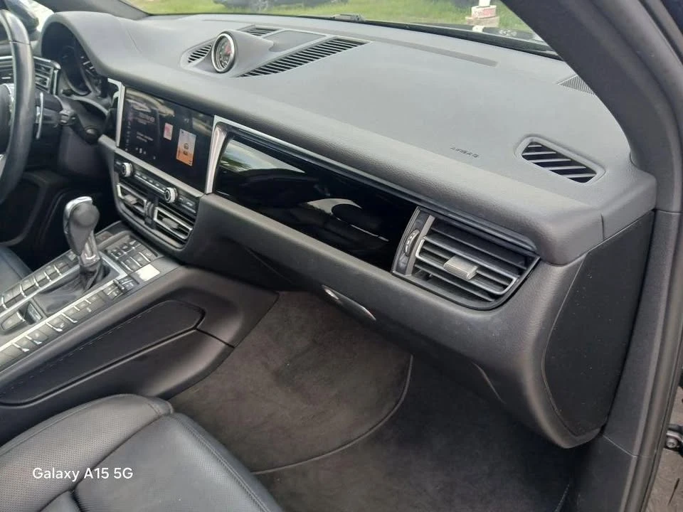 2021 Porsche Macan - Image 18 of 20