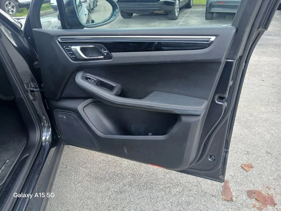 2021 Porsche Macan - Image 17 of 20