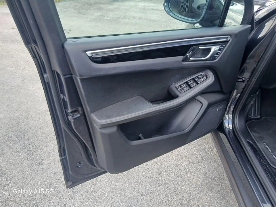 2021 Porsche Macan - Image 11 of 20