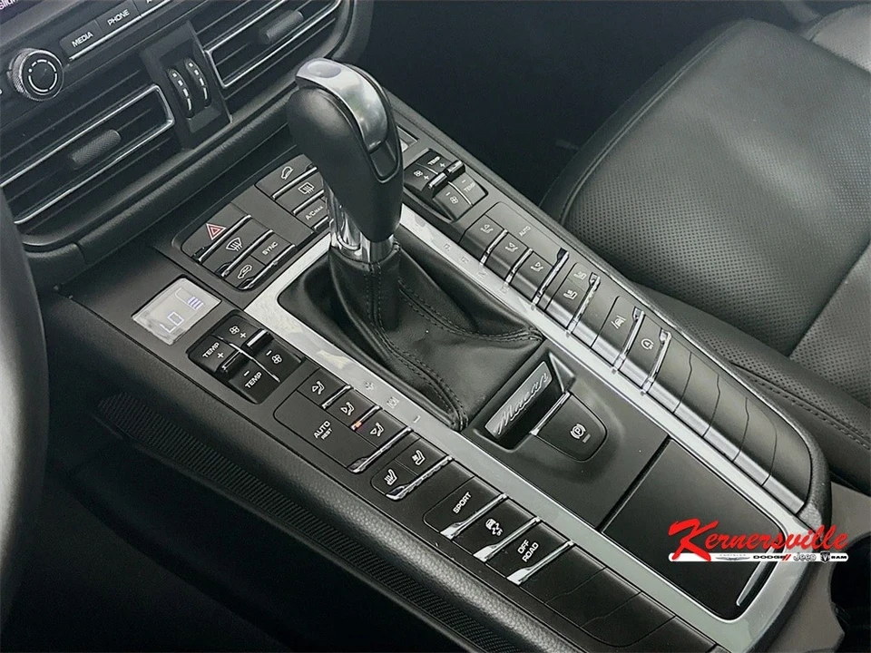 2021 Porsche Macan - Image 16 of 21