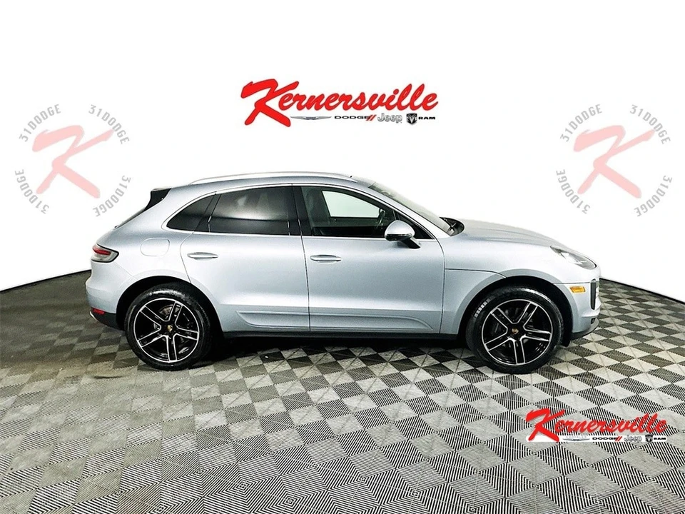 2021 Porsche Macan - Image 8 of 12