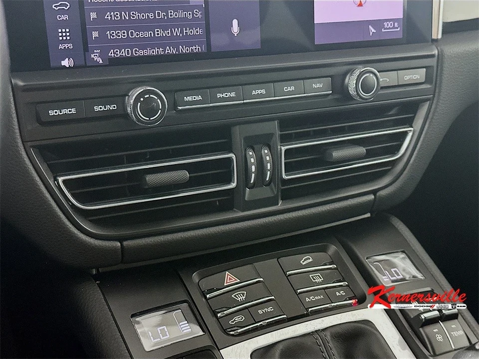 2021 Porsche Macan - Image 18 of 21