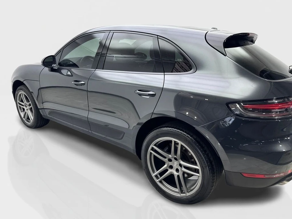 2021 Porsche Macan - Image 14 of 31